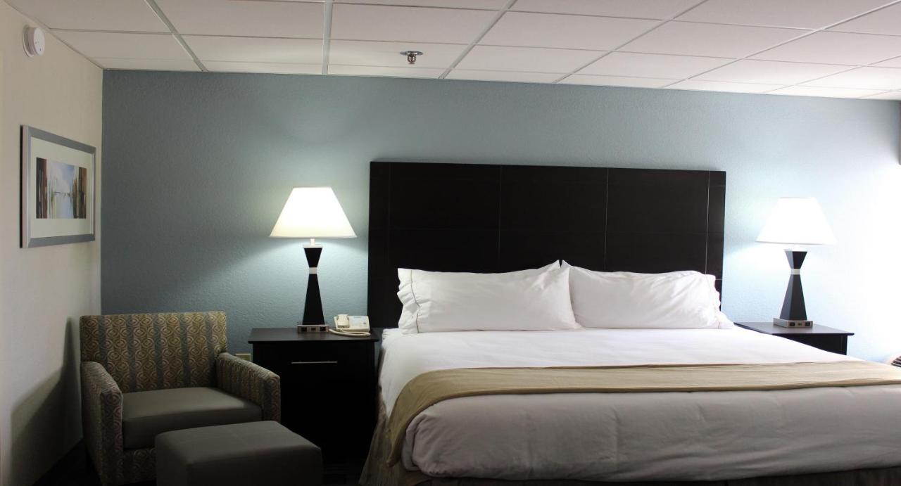 Holiday Inn Express Forsyth By Ihg Екстериор снимка