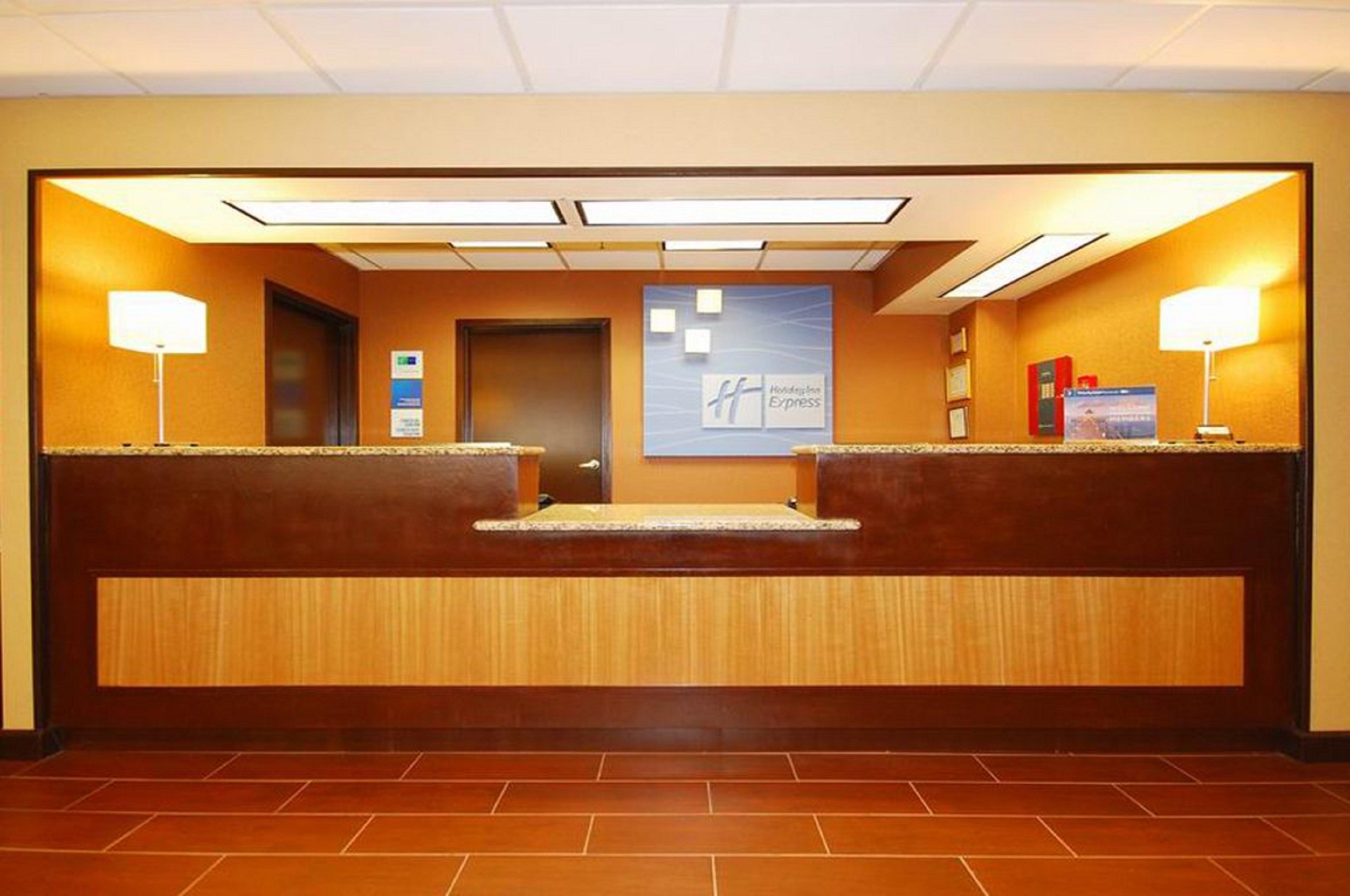 Holiday Inn Express Forsyth By Ihg Екстериор снимка
