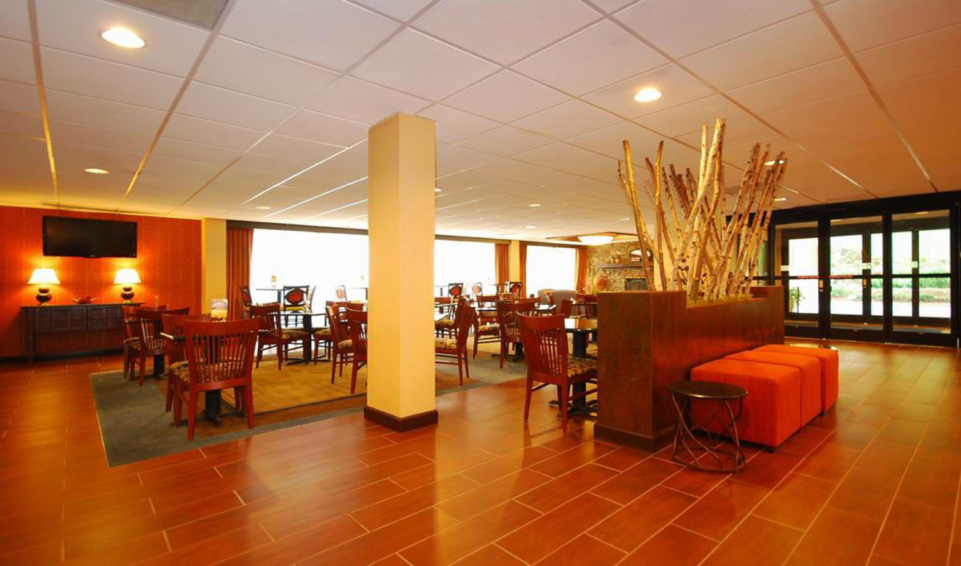 Holiday Inn Express Forsyth By Ihg Екстериор снимка