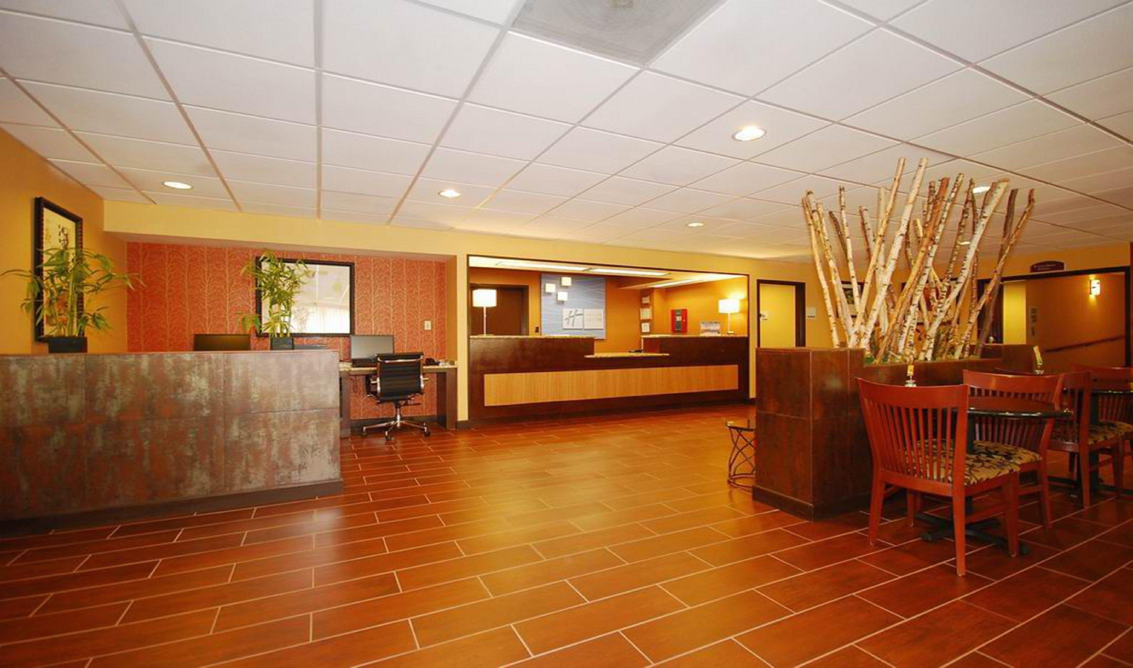 Holiday Inn Express Forsyth By Ihg Екстериор снимка