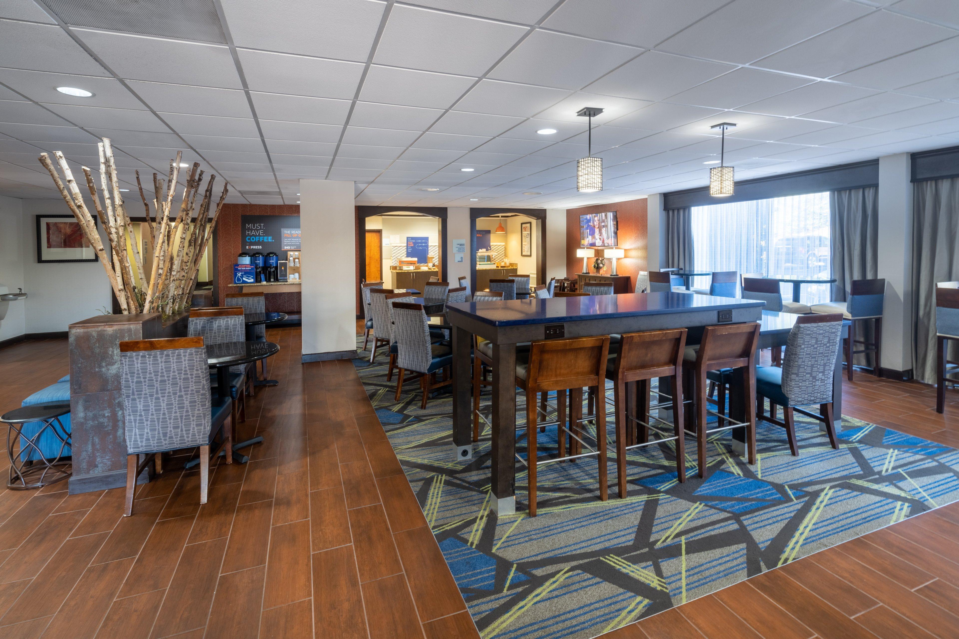 Holiday Inn Express Forsyth By Ihg Екстериор снимка