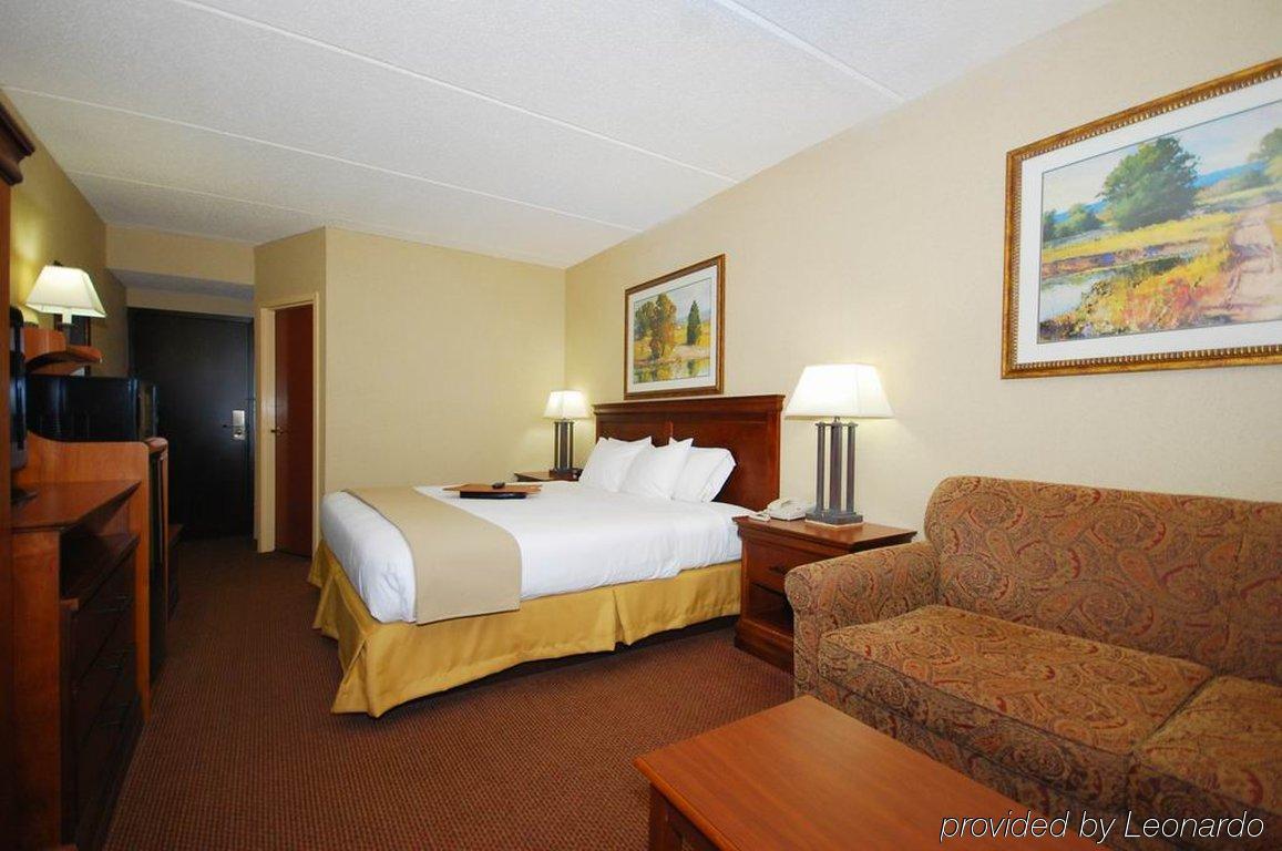 Holiday Inn Express Forsyth By Ihg Стая снимка