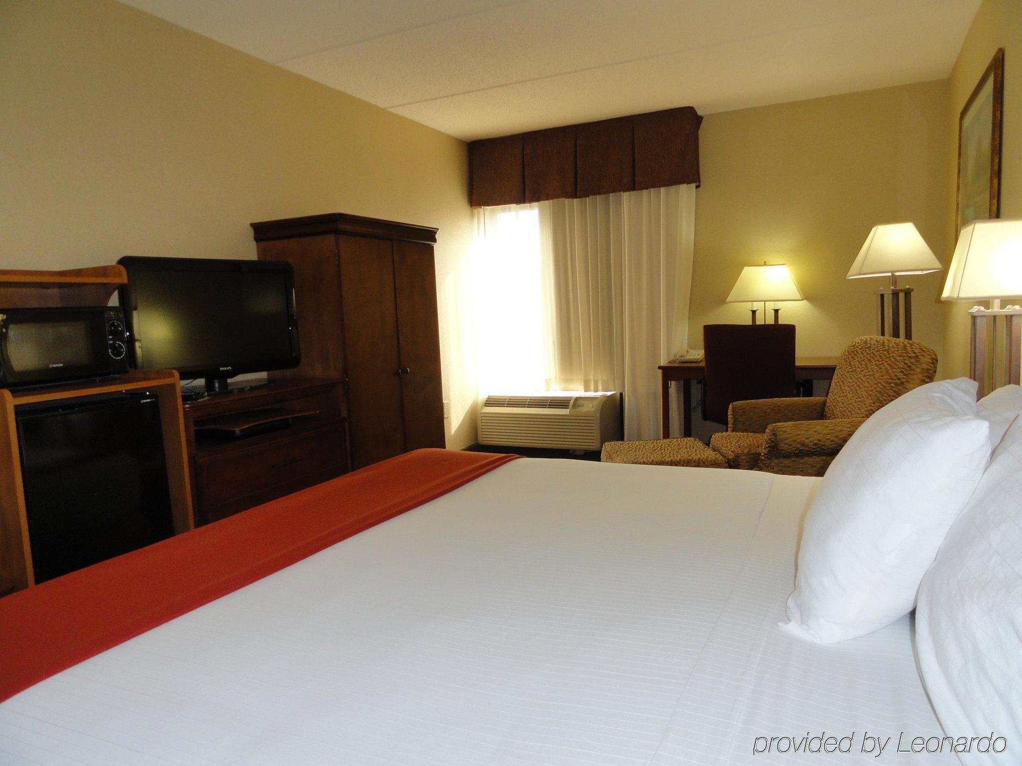Holiday Inn Express Forsyth By Ihg Екстериор снимка