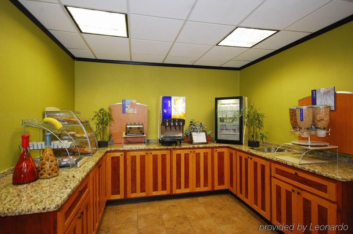 Holiday Inn Express Forsyth By Ihg Ресторант снимка